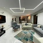 Luxury 3 Bedrooms 2 Bathrooms