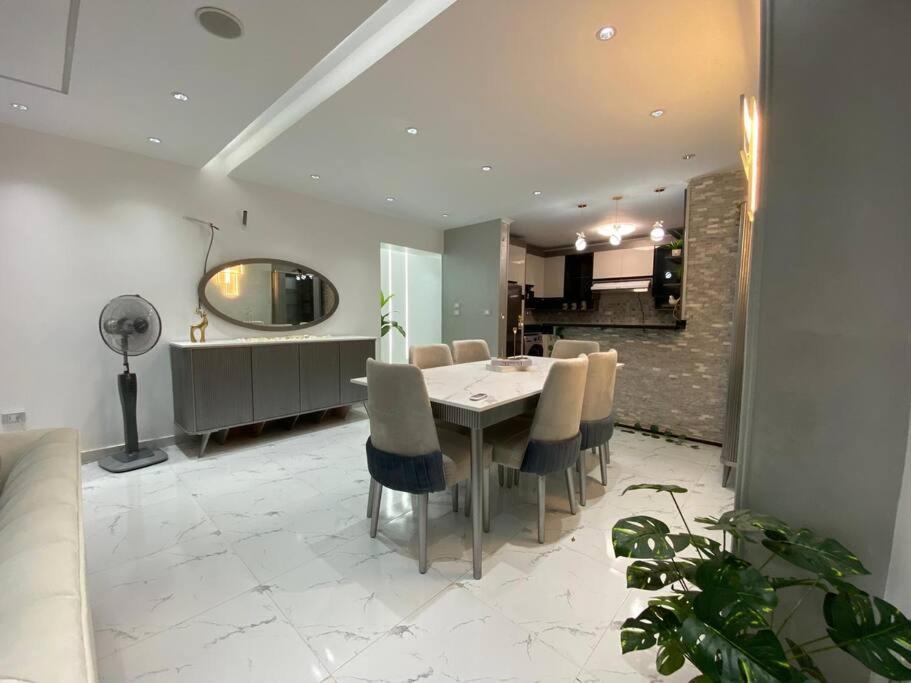 Luxury 3 Bedrooms 2 Bathrooms *