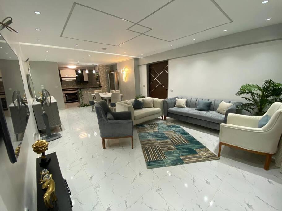 Luxury 3 Bedrooms 2 Bathrooms *