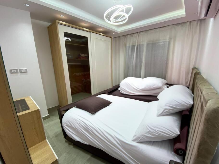Luxury 3 Bedrooms 2 Bathrooms Apartment Cairo